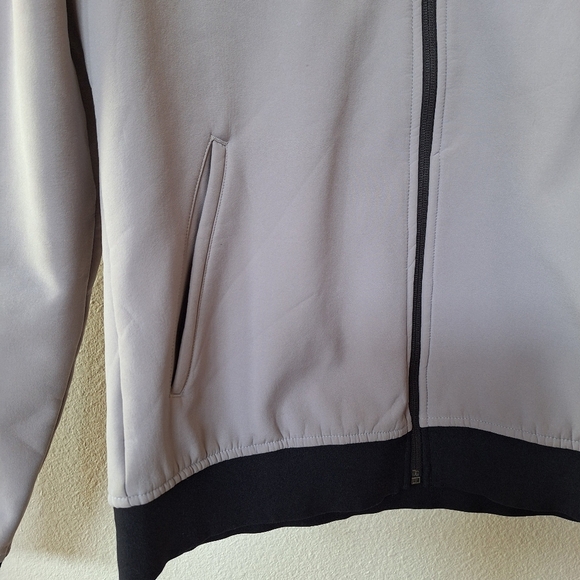 Adidas Womens Light gray Softshell zip up jacket. Mid weight. Size M - Picture 4 of 7